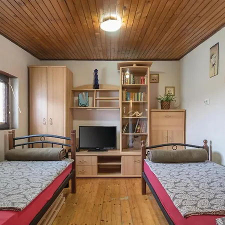 In With 2 Bedrooms, Jacuzzi And Wifi