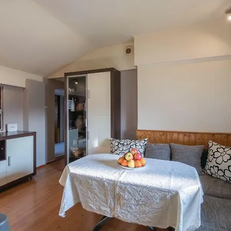 In With 2 Bedrooms, Jacuzzi And Wifi Apartment Pula